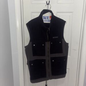 Columbia Men's Black and Grey Vest Size Large Full Zip Pockets Outdoor Hiking